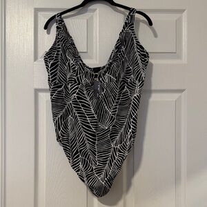 Elomi Kata Beacg Black and White Leaf Print Women's One Piece Swimsuit US 36 K/L
